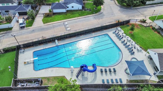 6249 Locke Lane, Houston, TX 77057