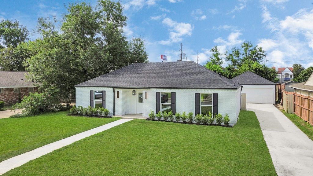 6249 Locke Lane, Houston, TX 77057