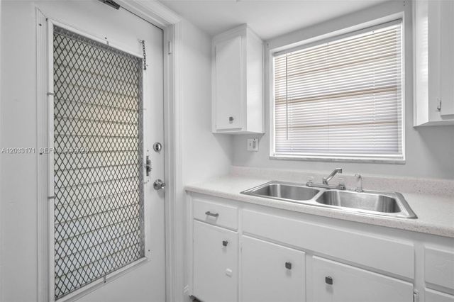 2101 NE 68th Street 202, Fort Lauderdale, FL 33308