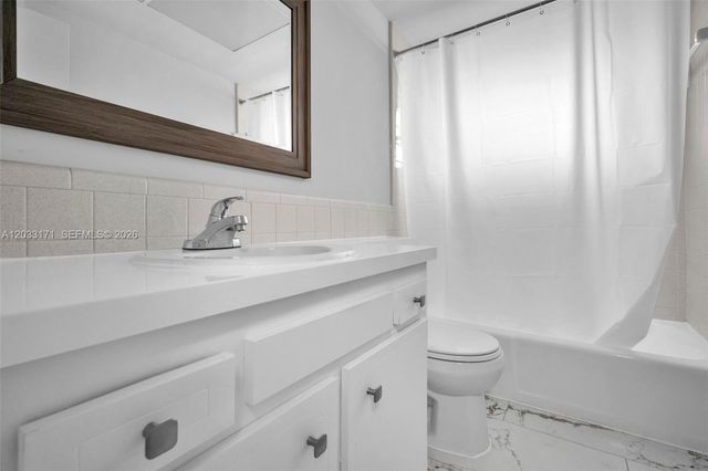 2101 NE 68th Street 202, Fort Lauderdale, FL 33308