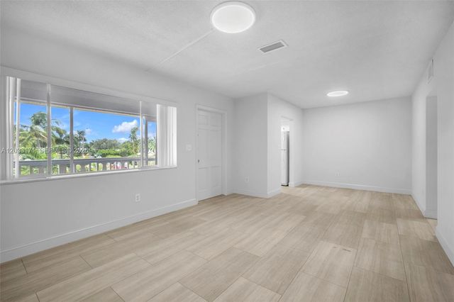 2101 NE 68th Street 202, Fort Lauderdale, FL 33308