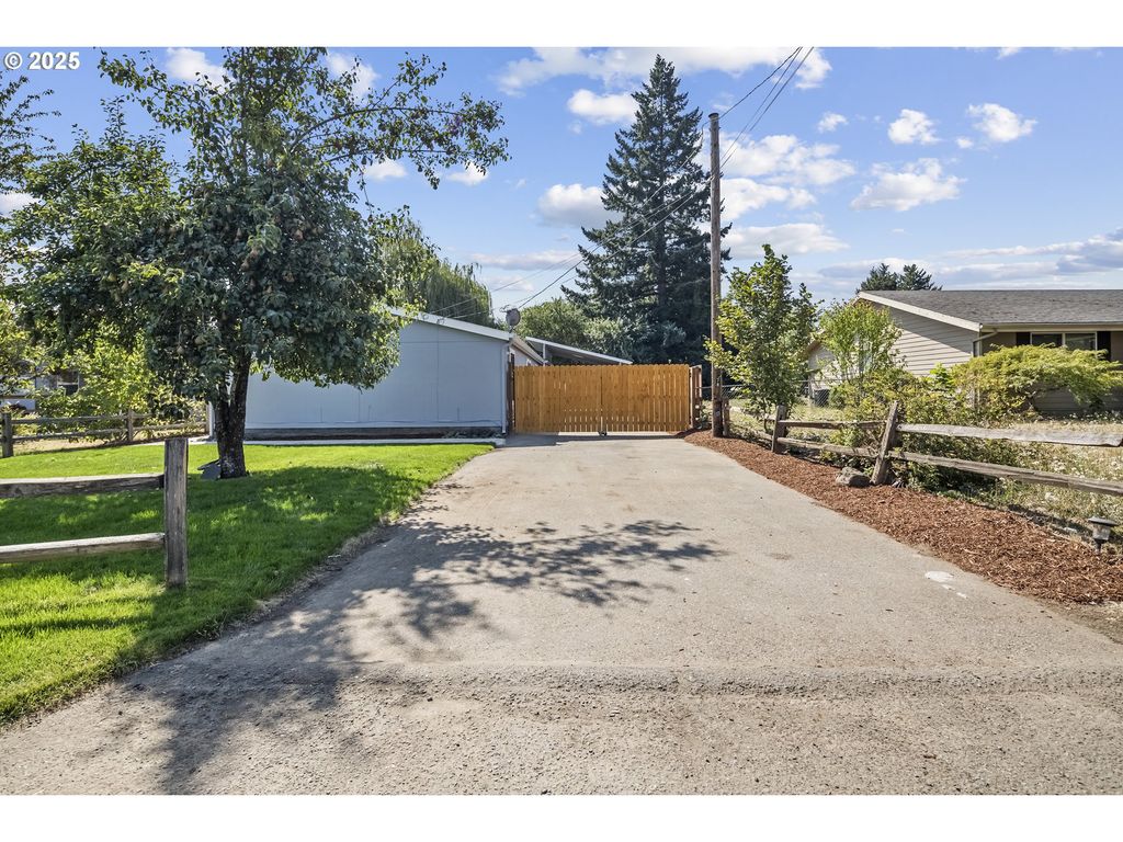 7778 Se HARMONY Dr, Milwaukie, OR 97222