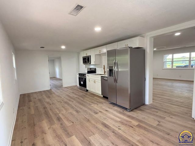 210 SW Sanneman DR, Topeka, KS 66609