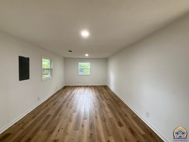 210 SW Sanneman DR, Topeka, KS 66609