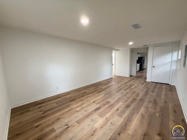 210 SW Sanneman DR, Topeka, KS 66609