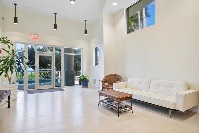8911 Collins Avenue 802, Surfside, FL 33154