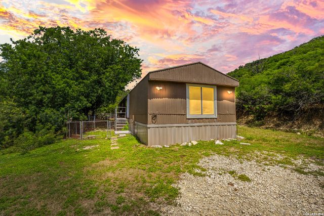 18525 County Road 5722, Castroville, TX 78009