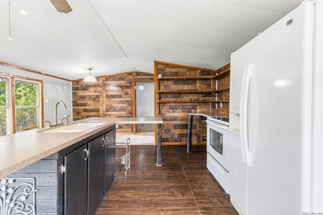 18525 County Road 5722, Castroville, TX 78009