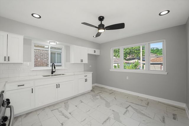 8532 S Damen Avenue, Chicago, IL 60620