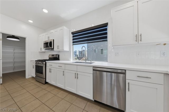 8111 Carpenter Creek Avenue, Las Vegas, NV 89113