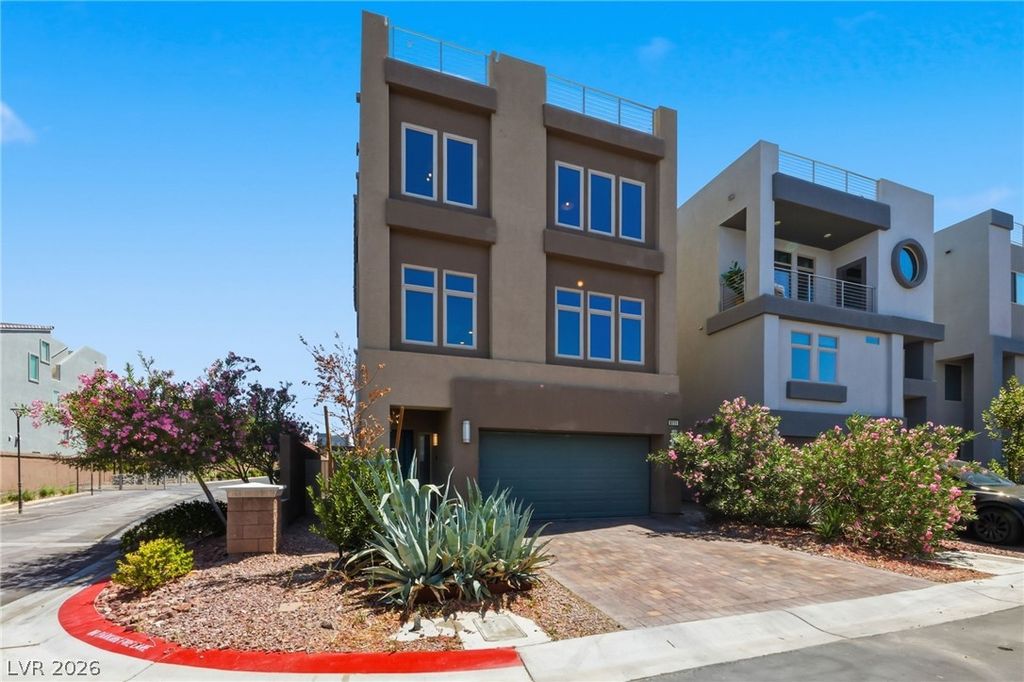 8111 Carpenter Creek Avenue, Las Vegas, NV 89113
