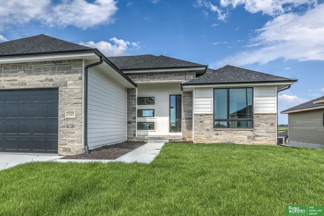 5420 N 213th Street, Elkhorn, NE 68022