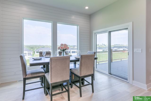 5420 N 213th Street, Elkhorn, NE 68022