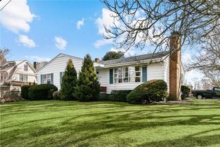 214 Coggeshall Avenue, Newport, RI 02840