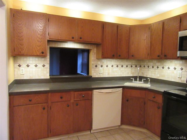 56 Yorkshire Terrace, Washingtonville, NY 10992