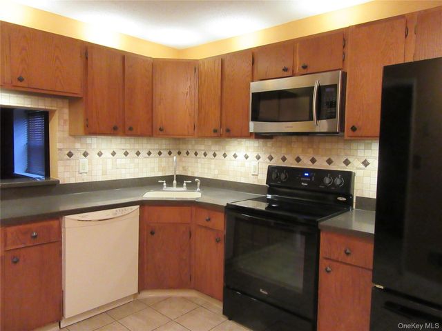 56 Yorkshire Terrace, Washingtonville, NY 10992