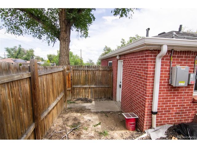 9441 Cedar Ct, Thornton, CO 80229