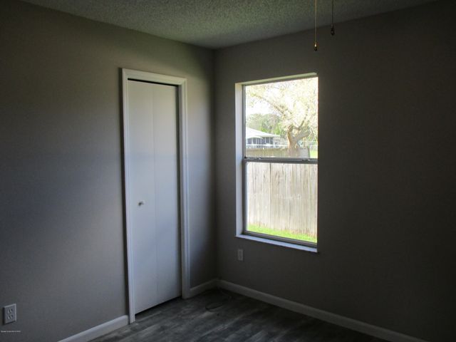 474 Tuloma Avenue SW, Palm Bay, FL 32908