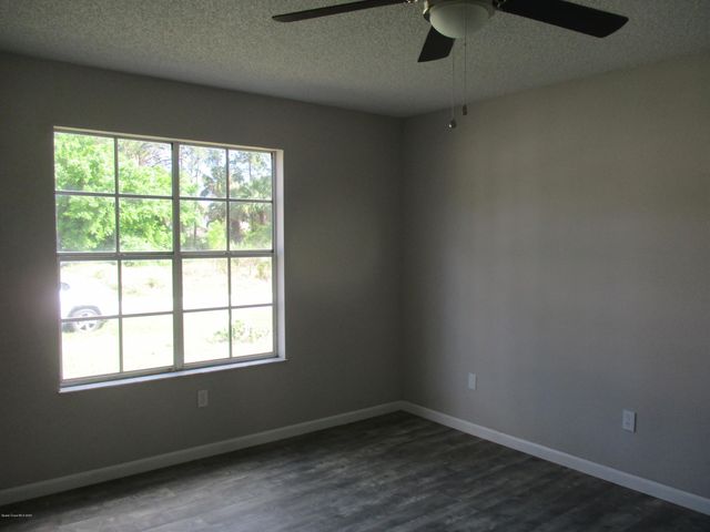474 Tuloma Avenue SW, Palm Bay, FL 32908