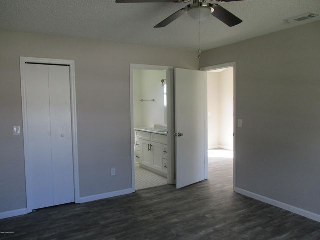 474 Tuloma Avenue SW, Palm Bay, FL 32908