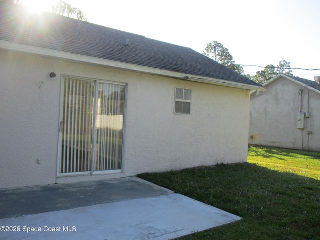 474 Tuloma Avenue SW, Palm Bay, FL 32908