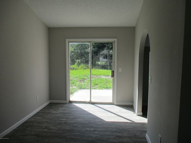 474 Tuloma Avenue SW, Palm Bay, FL 32908