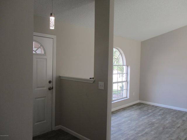 474 Tuloma Avenue SW, Palm Bay, FL 32908