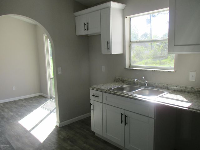 474 Tuloma Avenue SW, Palm Bay, FL 32908