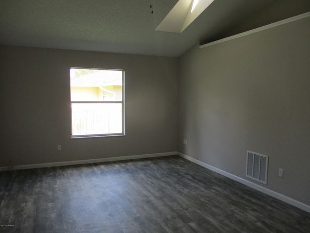 474 Tuloma Avenue SW, Palm Bay, FL 32908