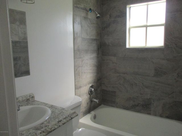 474 Tuloma Avenue SW, Palm Bay, FL 32908