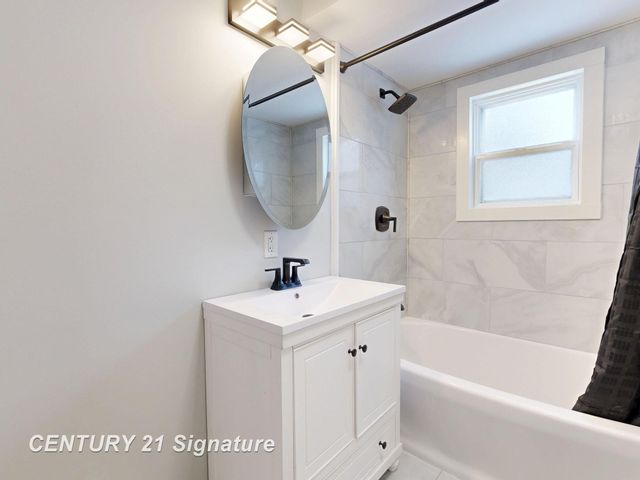 1622 maine Street, Saginaw, MI 48602