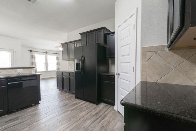 112 Hawkins CT, Hutto, TX 78634