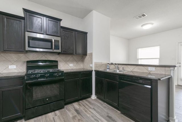 112 Hawkins CT, Hutto, TX 78634