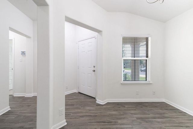 112 Hawkins CT, Hutto, TX 78634