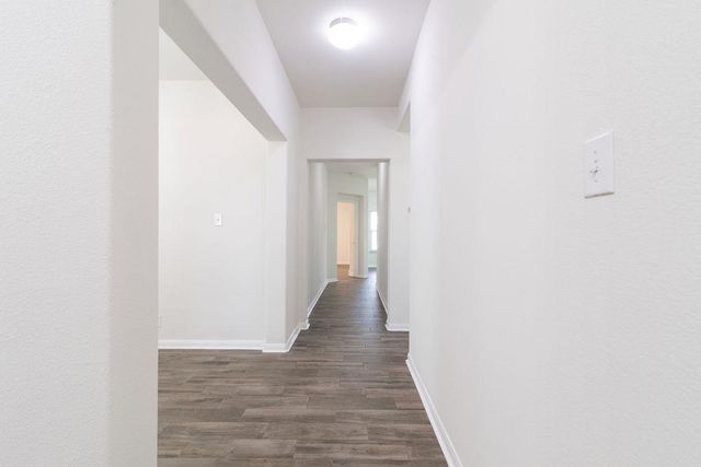 112 Hawkins CT, Hutto, TX 78634