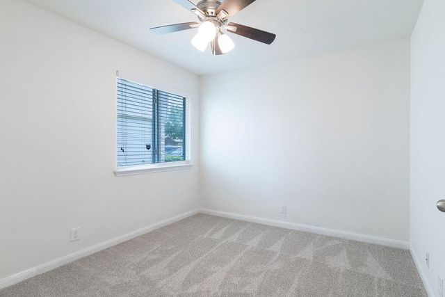 112 Hawkins CT, Hutto, TX 78634