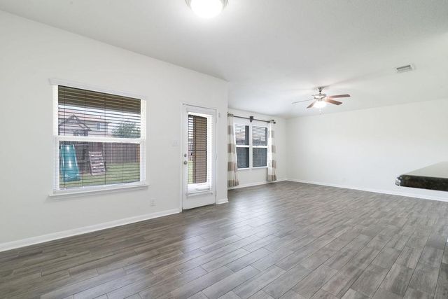 112 Hawkins CT, Hutto, TX 78634
