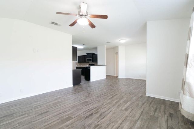 112 Hawkins CT, Hutto, TX 78634