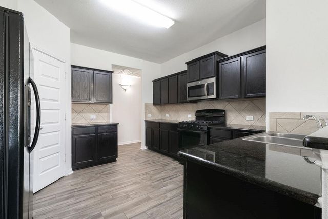 112 Hawkins CT, Hutto, TX 78634