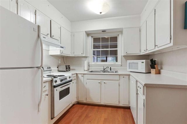158 Maribeau Square, Atlanta, GA 30327