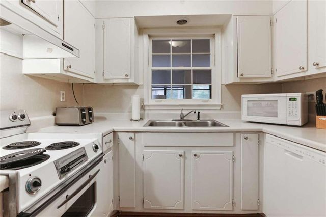 158 Maribeau Square, Atlanta, GA 30327