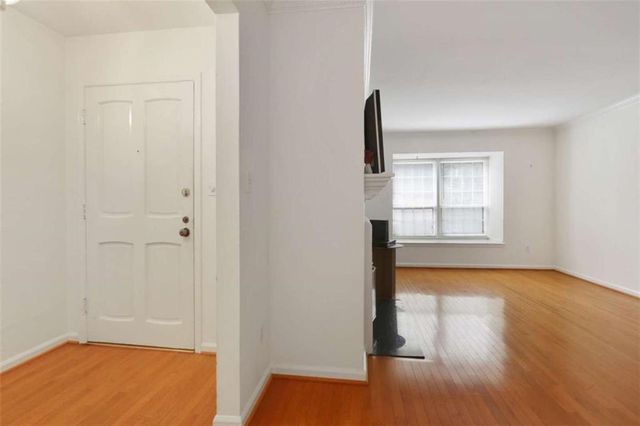 158 Maribeau Square, Atlanta, GA 30327