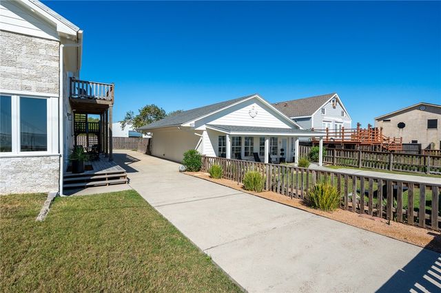 605 & 607 Copano Bay Dr, Bayside, TX 78340