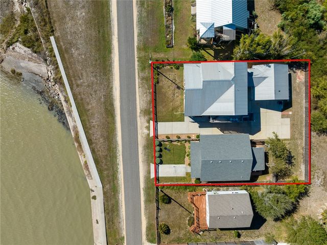 605 & 607 Copano Bay Dr, Bayside, TX 78340