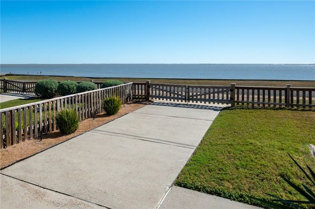 605 & 607 Copano Bay Dr, Bayside, TX 78340