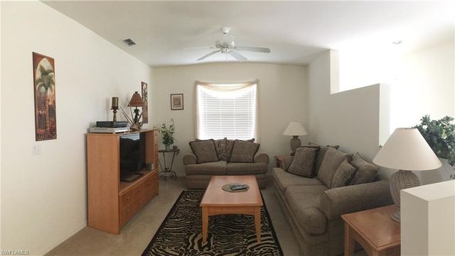 500 Robin Hood CIR 202, Naples, FL 34104