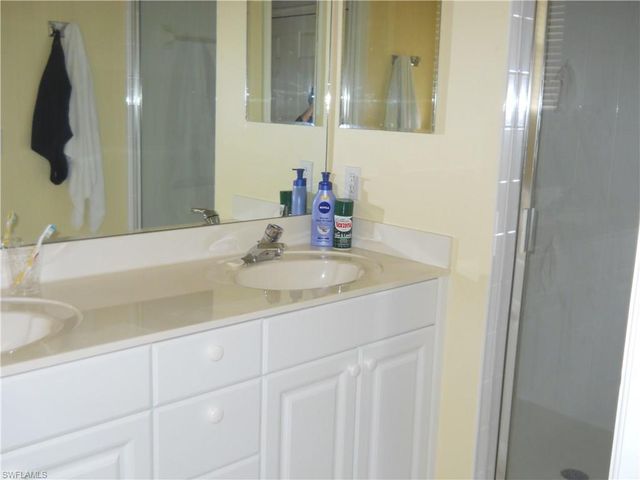500 Robin Hood CIR 202, Naples, FL 34104