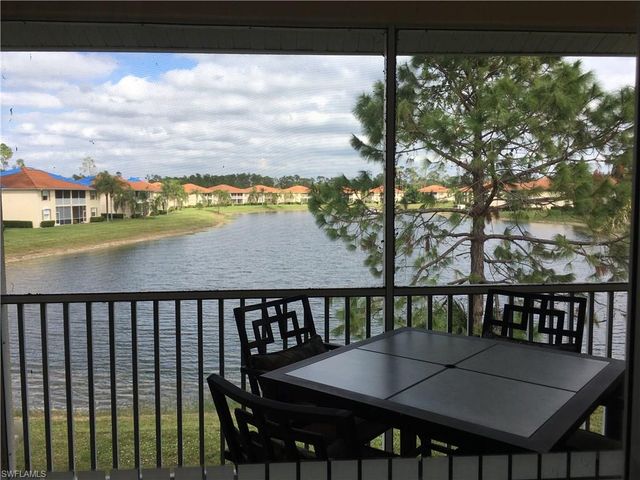 500 Robin Hood CIR 202, Naples, FL 34104