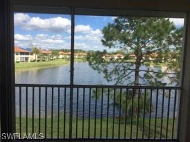 500 Robin Hood CIR 202, Naples, FL 34104