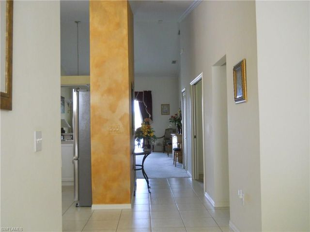 500 Robin Hood CIR 202, Naples, FL 34104
